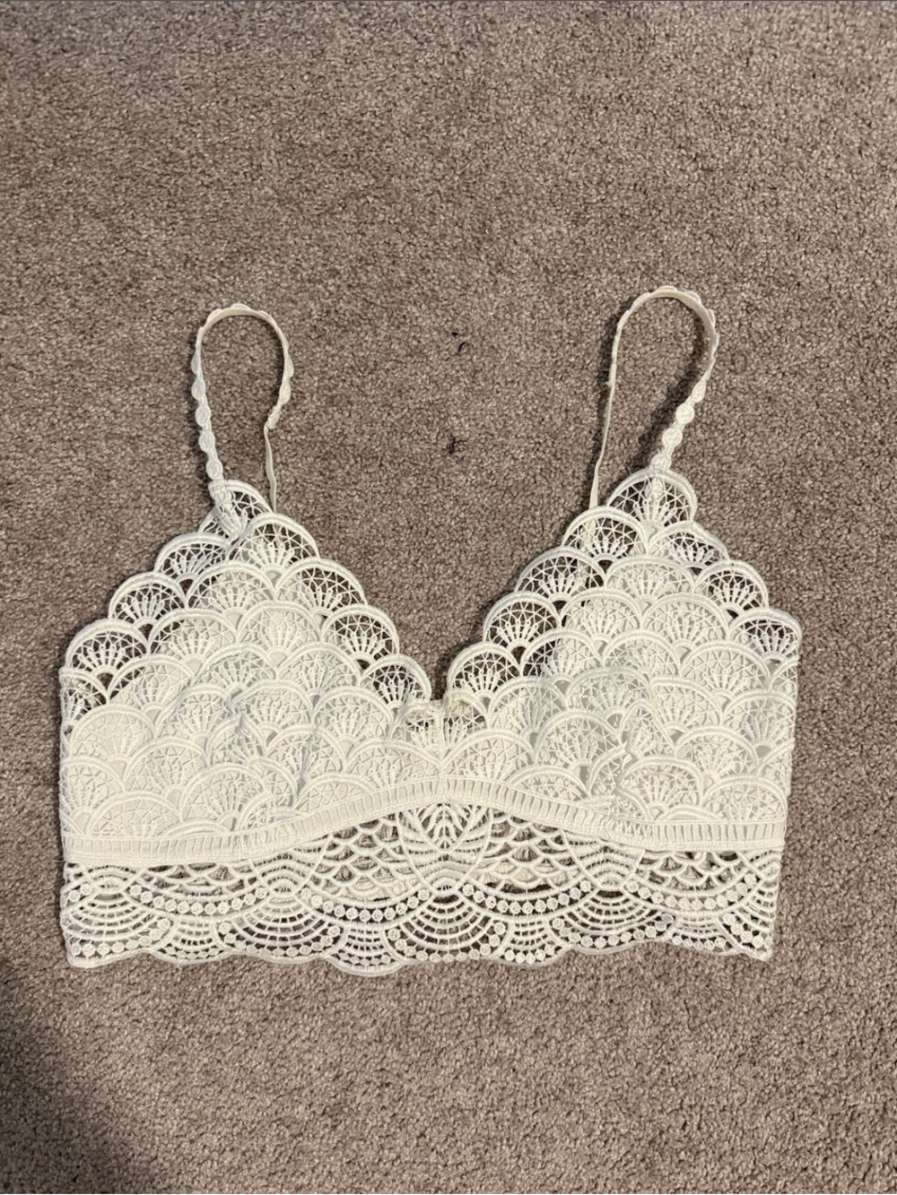 Lace Scallop Bralette in Cream